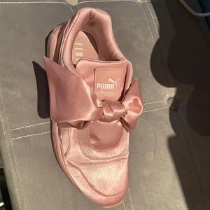 Puma rose pink womens Fenty by Rihanna 7.5US